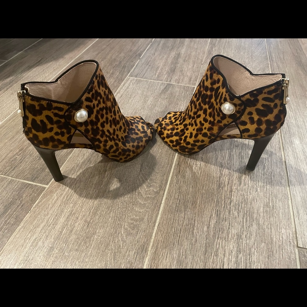 NEW Cheetah Booties Louise et Cie Unworn with sticker on bottom! Size 9.5.
